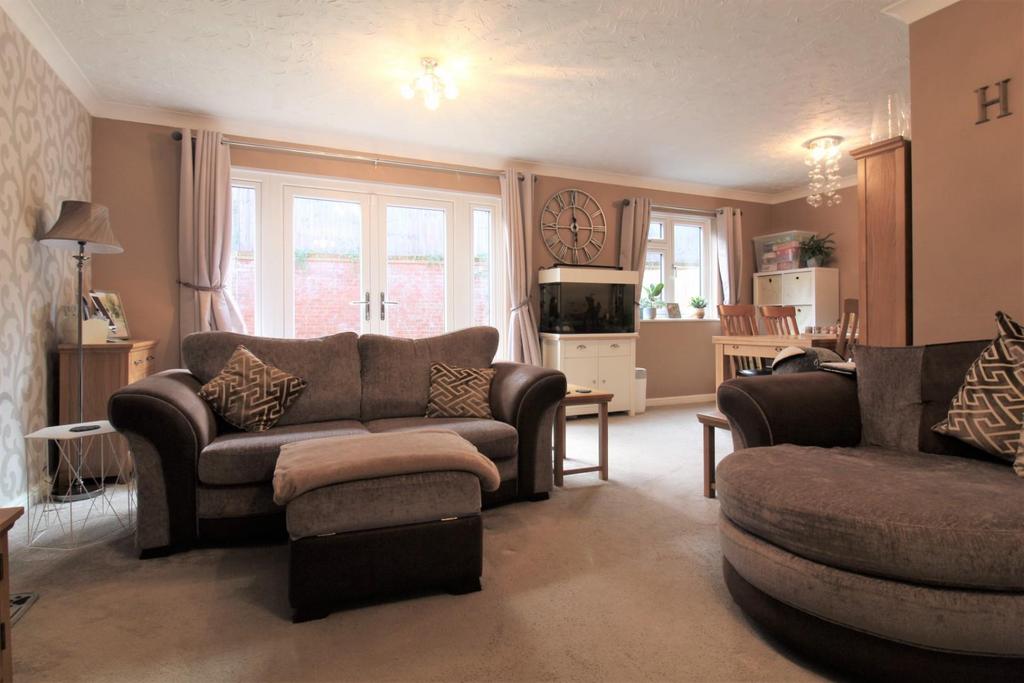 Lounge/ Dining Room