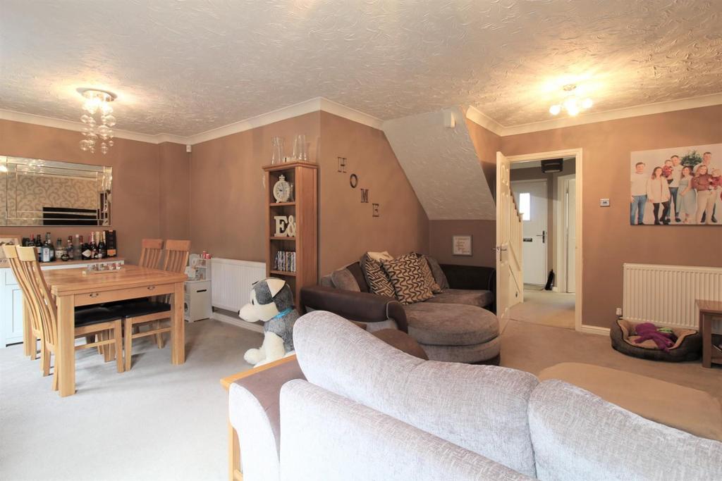 Lounge/ Dining Room