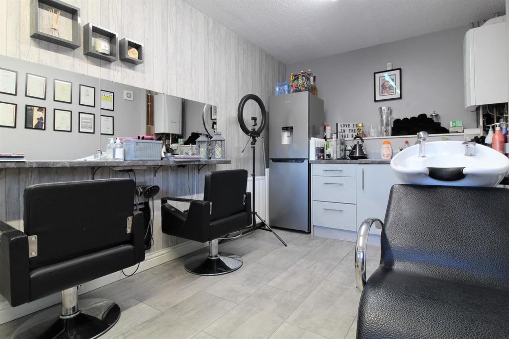 Salon/ Treatment Room