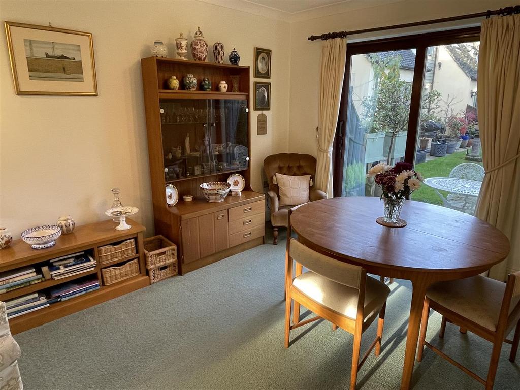 Dining Area.JPG