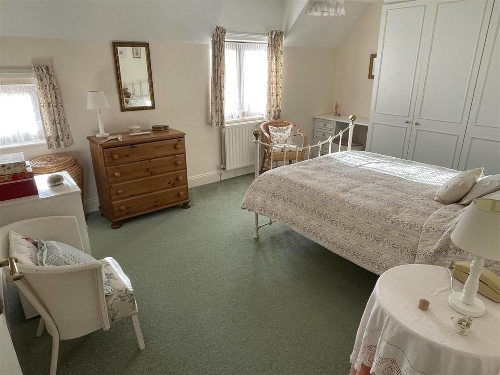 Bedroom 1.JPG