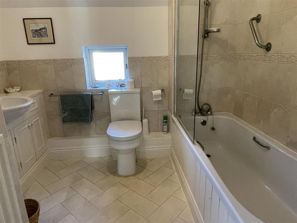 Bathroom.JPG