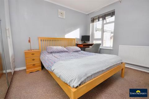 2 bedroom flat for sale, Pevensey Road, Eastbourne