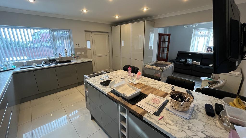 Large Extended Kitch