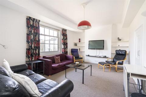 3 bedroom flat to rent, Brecknock Road