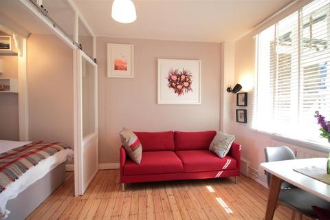 Studio to rent, Tudor Close., Brixton Hill SW2