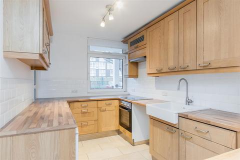3 bedroom flat to rent, Kiln Place