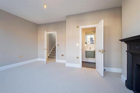 14 Agincourt Road, London, NW3 2PD