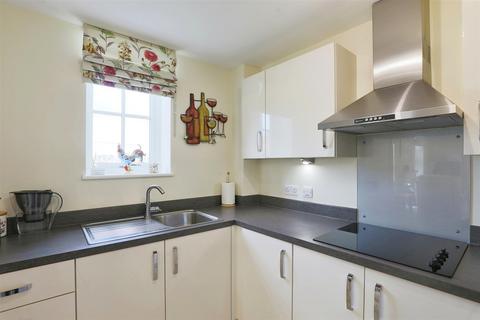 2 bedroom apartment for sale, Willoughby Place, Station Road, Bourton-on-the-Water, Cheltenham, Gloucestershire, GL54 2FF