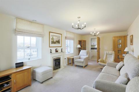 2 bedroom apartment for sale, Willoughby Place, Station Road, Bourton-on-the-Water, Cheltenham, Gloucestershire, GL54 2FF