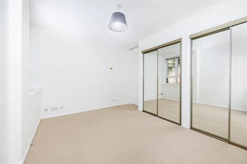 5 Reachview Close, London, NW1 0TY