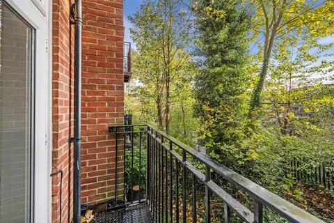 5 Reachview Close, London, NW1 0TY