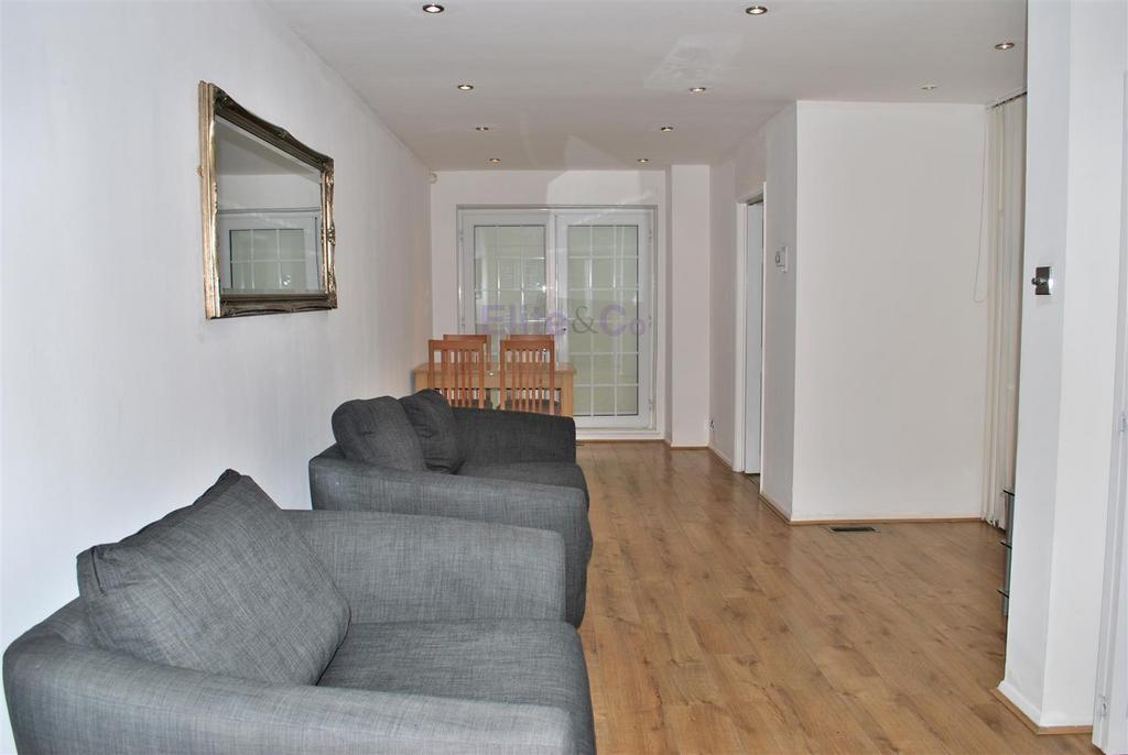 Glendale Mews, Beckenham, BR3 3 bed terraced house to rent £2,300 pcm