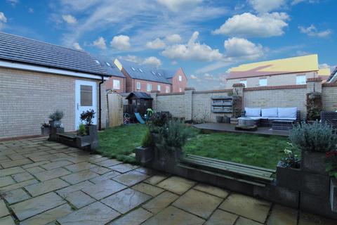 3 Wakes Row, Biggleswade, SG18 0PN