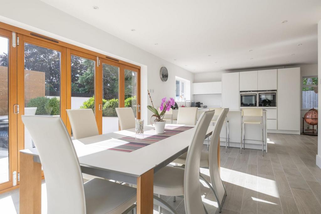 Kitchen/ Dining Room