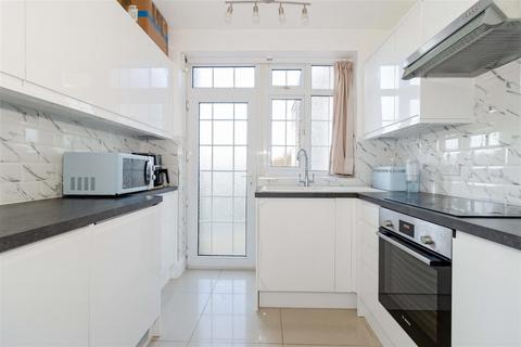 3 bedroom flat for sale, Boundary Road, Worthing
