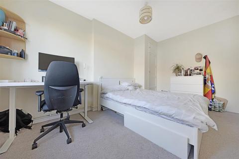 Flat 17, Gainford House Ellsworth Street, London, E2 0AS