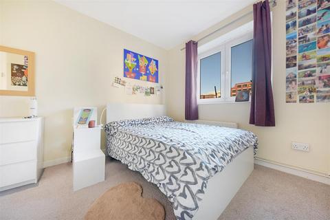 Flat 17, Gainford House Ellsworth Street, London, E2 0AS