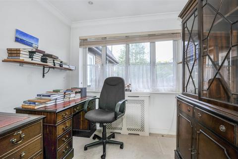 2 Moran Close, Bricket Wood, St Albans, AL2 3YT