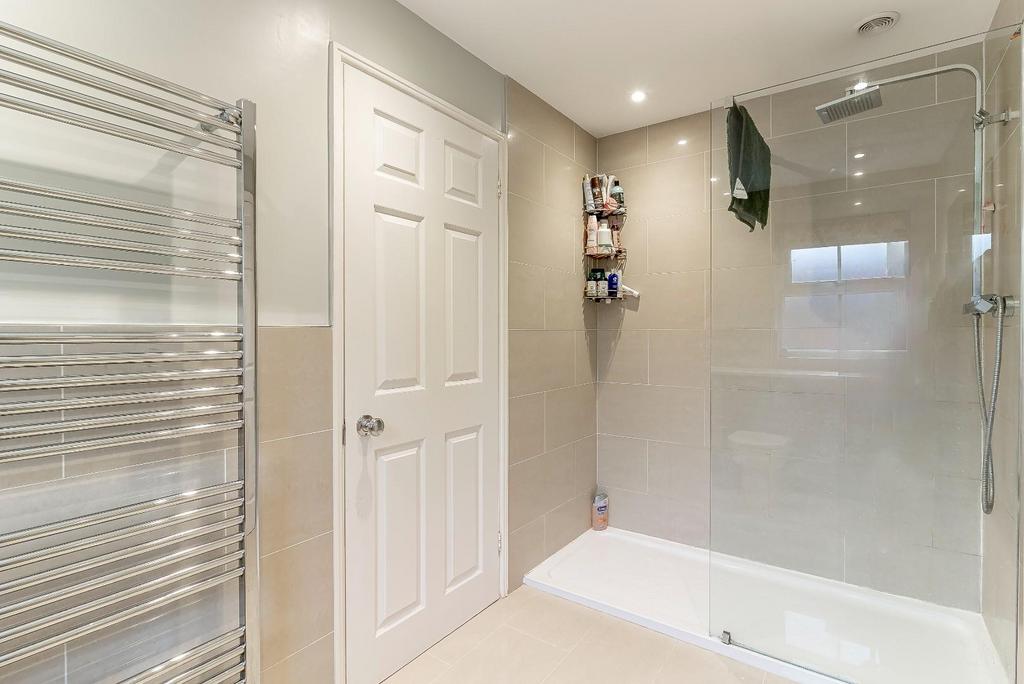 Master Bedroom Ensuite.jpg