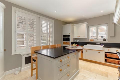 47 West End Avenue, Harrogate, HG2 9BX