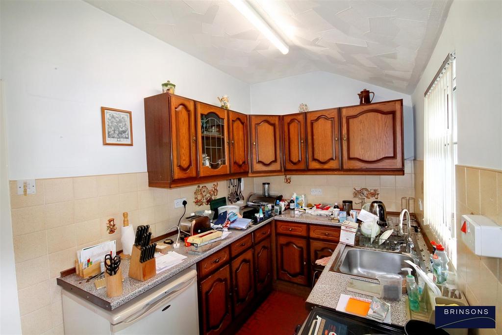 Watford Road, Caerphilly 3 bed detached house for sale £440,000