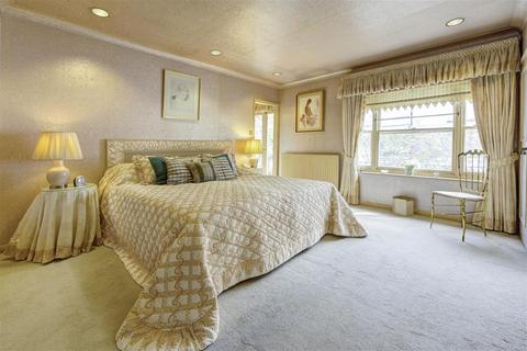 4d Hill Road, London, NW8 9QG