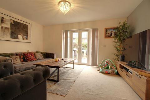 17 Neven Place, Gloucester, GL1 5NF