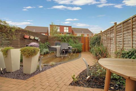 17 Neven Place, Gloucester, GL1 5NF