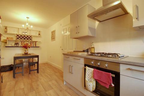 17 Neven Place, Gloucester, GL1 5NF