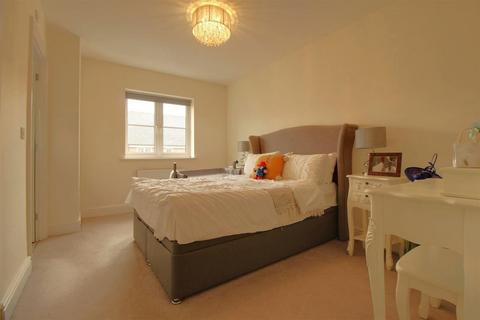 17 Neven Place, Gloucester, GL1 5NF