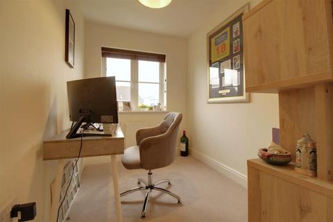 17 Neven Place, Gloucester, GL1 5NF