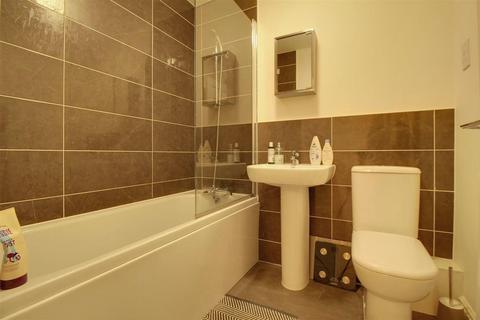 17 Neven Place, Gloucester, GL1 5NF