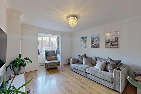10 Birchen Lee, Emerson Valley, Milton Keynes, MK4 2JX