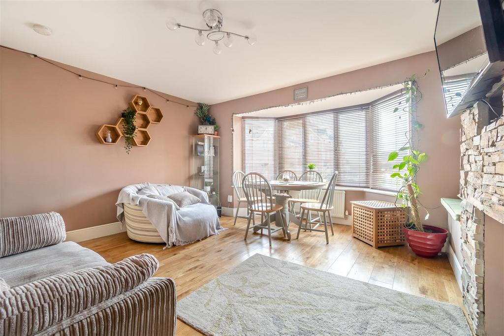 8576276-interior45.jpg