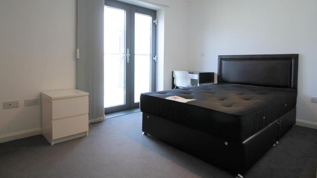 RS-2-Bed 0003 IMG 2654.jpg