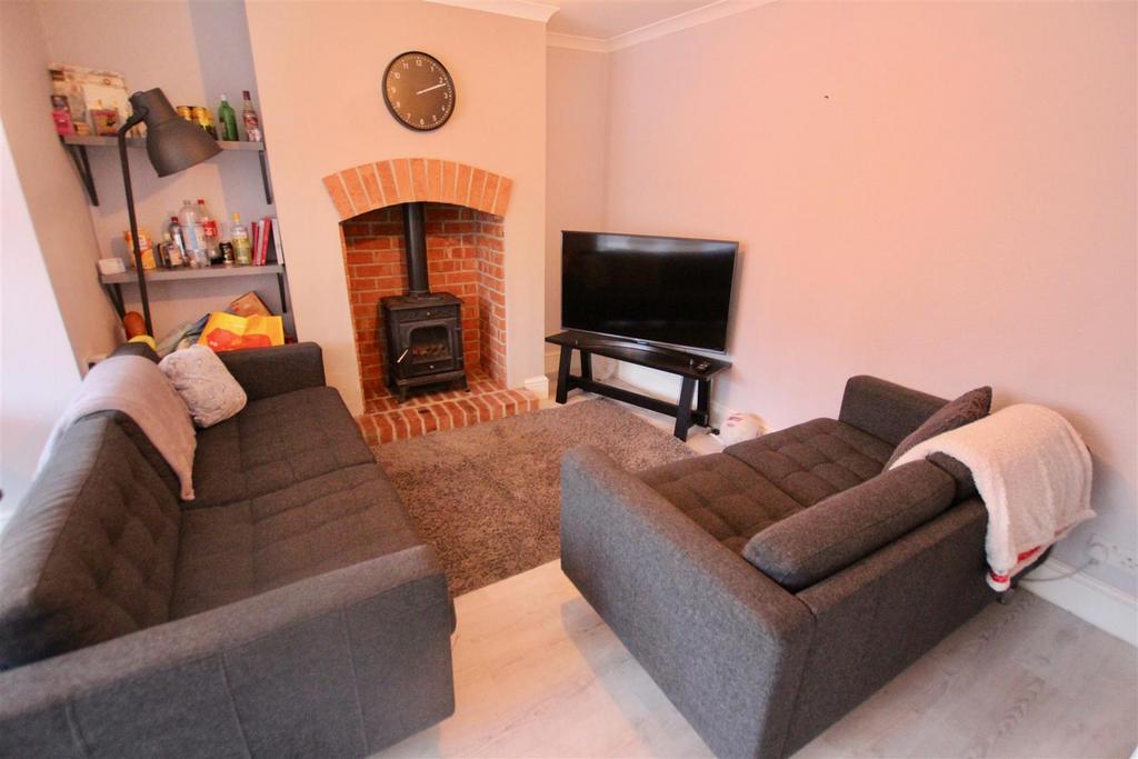 Derby Road, Kegworth 4 bed semidetached house £1,820 pcm (£420 pw)