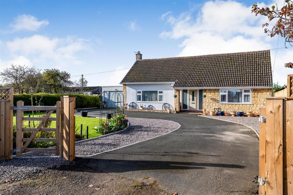 Cleeve Road, Middle Littleton, Evesham 3 bed detached bungalow for sale