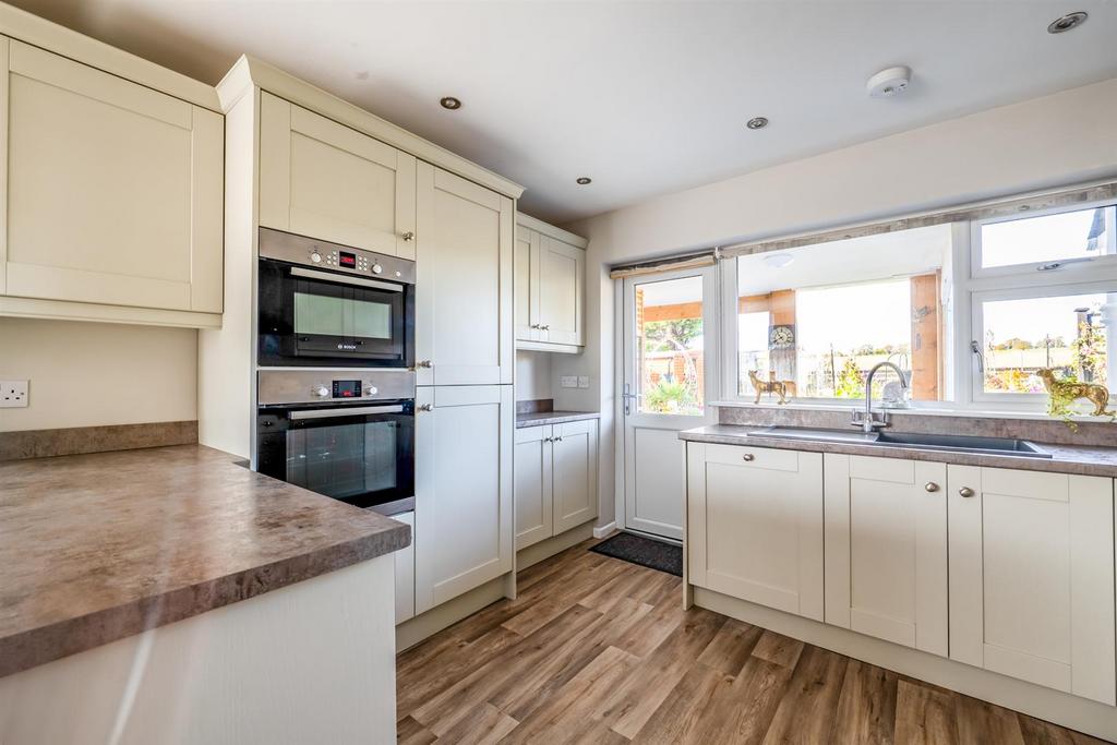 Cleeve Road, Middle Littleton, Evesham 3 bed detached bungalow for sale