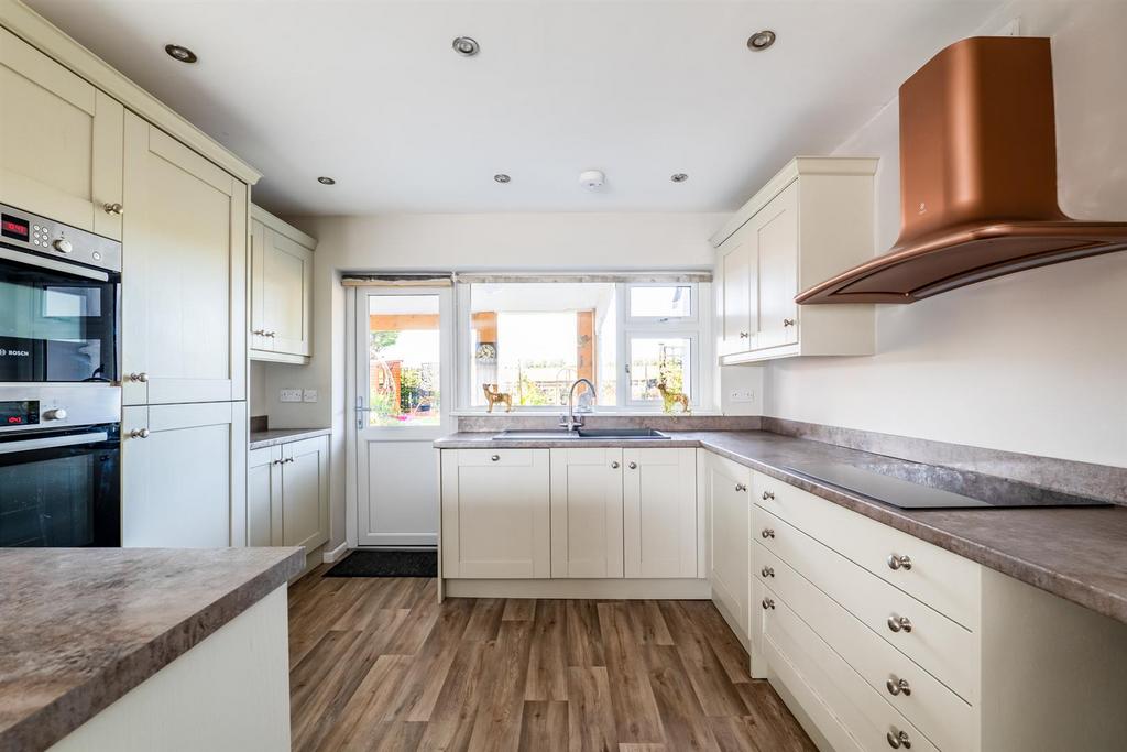 Cleeve Road, Middle Littleton, Evesham 3 bed detached bungalow for sale