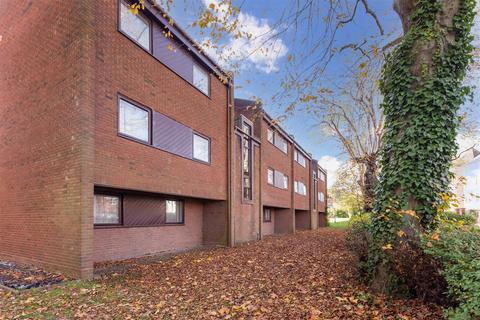 17 Bailey Close, Maidenhead, SL6 7YN