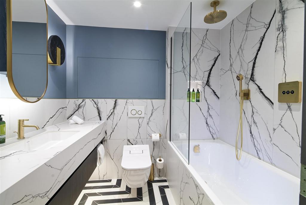 CHPG-Apartment4-Bathroom2.jpg