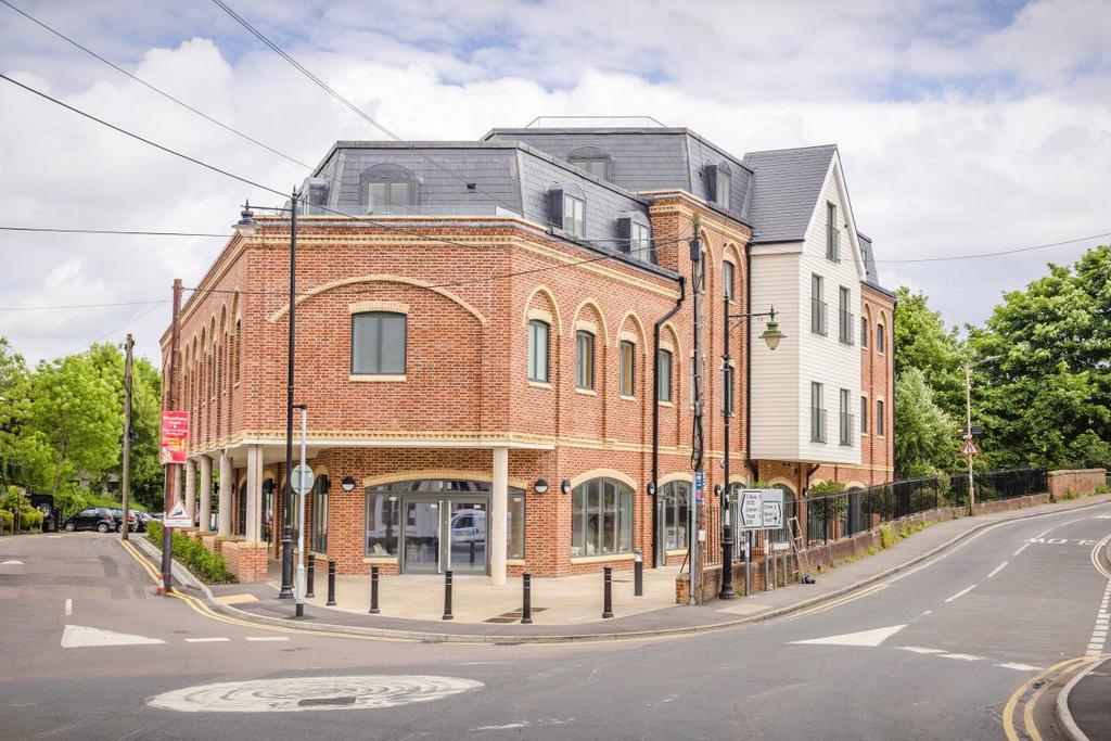 Castle Maltings, Stansted Mountfitchet 2 bed apartment £1,550 pcm (£