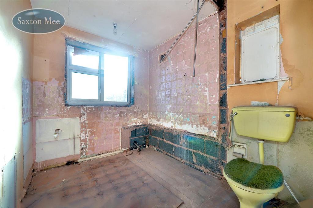 Bathroom 5390.jpg