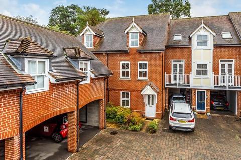 3 Chartwood Place, Dorking, RH4 2JY