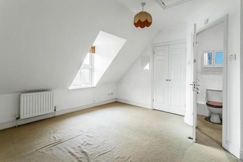 3 Chartwood Place, Dorking, RH4 2JY