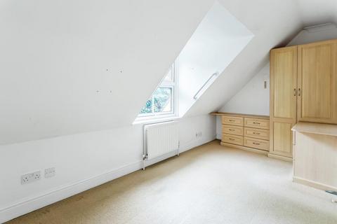 3 Chartwood Place, Dorking, RH4 2JY