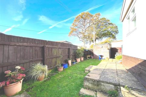1 bedroom detached bungalow for sale, Folly Lane, East Cowes