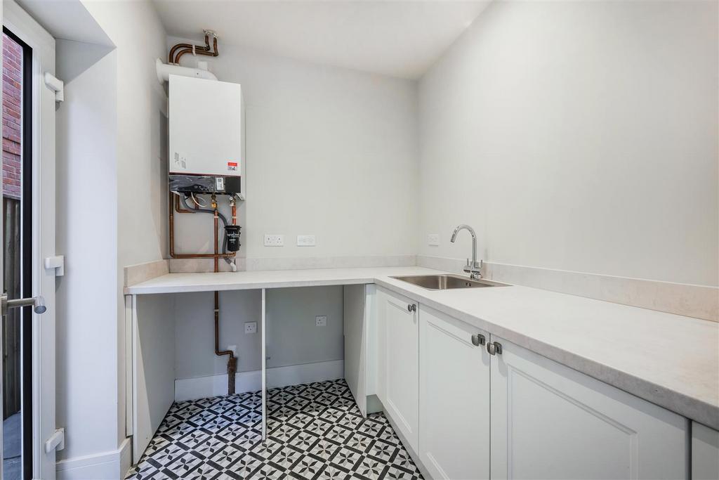 BRUNSWICK CLOSE, 5 (16 FROM 40)-36.jpg