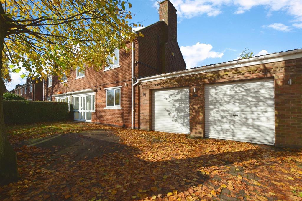 Lime Grove, Scunthorpe 3 bed semidetached house for sale £170,000